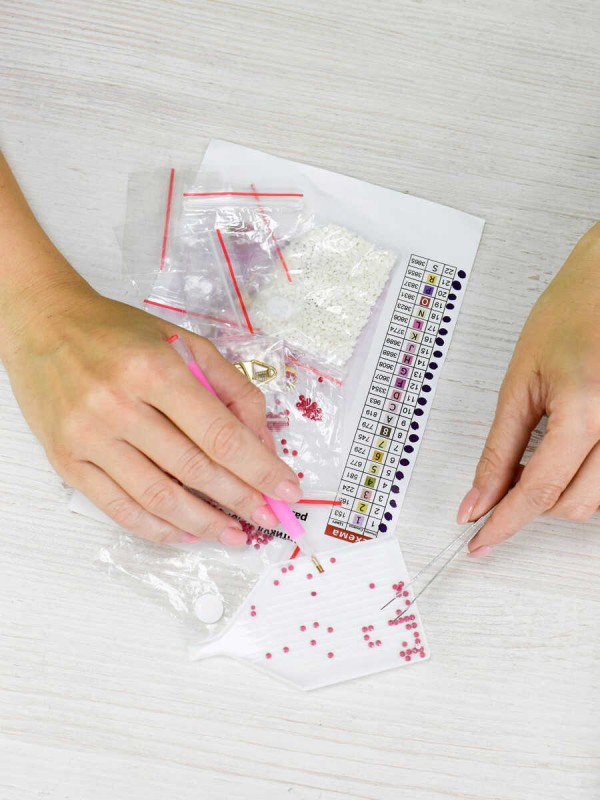 Алмазная мозаика с частичной выкладкой (набор для творчества) арт. 71436 / 25 ПАСТЕЛЬНАЯ БАБОЧКА, размер: 30*30 см, (11 цветов страз, холст на подрам