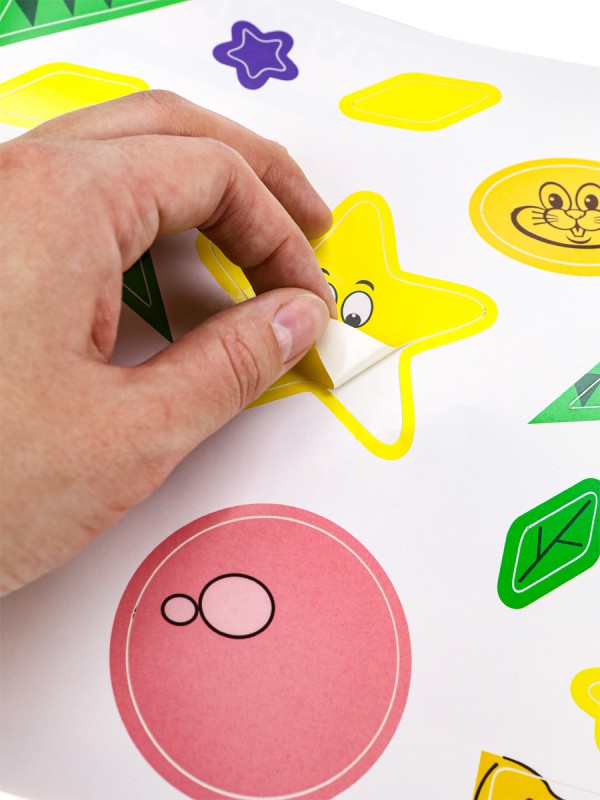 Альбом-раскраска с наклейками"ДЛЯ САМЫХ МАЛЕНЬКИХ ГЕОМЕТРИЯ полно115гобл мел кар